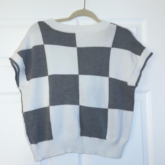Moon & Madison Two-Tone Checkered Sweater - Picture 3 of 3